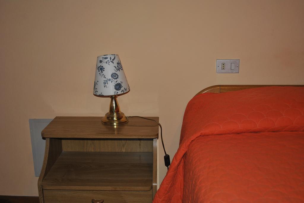Il Gatto E La Volpe Hotel Gambassi Terme Room photo